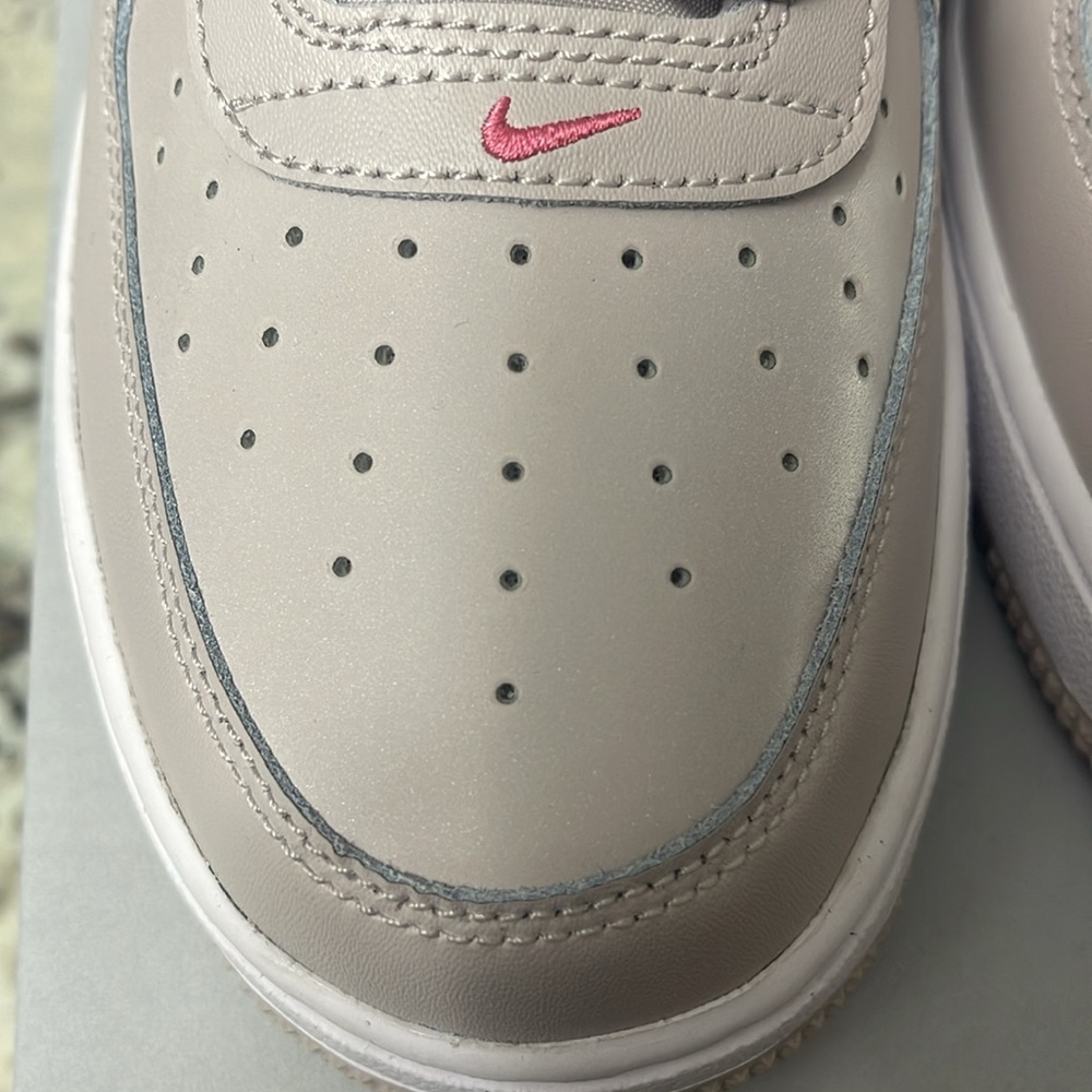 AIR FORCE 1 - Picture 3 of 11